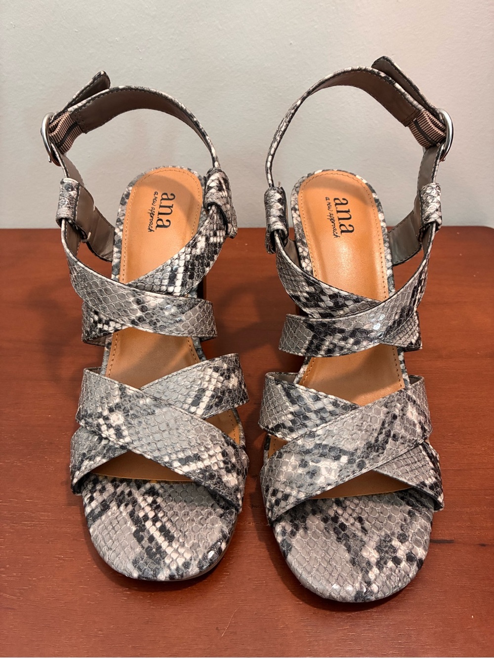 a.n.a Nadia Heels Sandals Snake Skin Print Taupe Gray Sz 7.5 New w/o Tags or Box